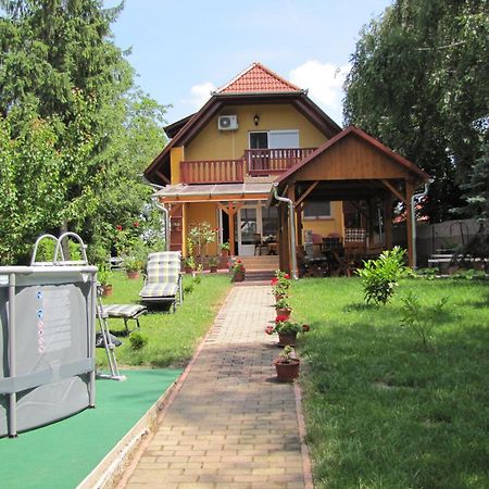 Gyoengyhaz Nyaralo Villa Gyomaendrőd Exteriör bild